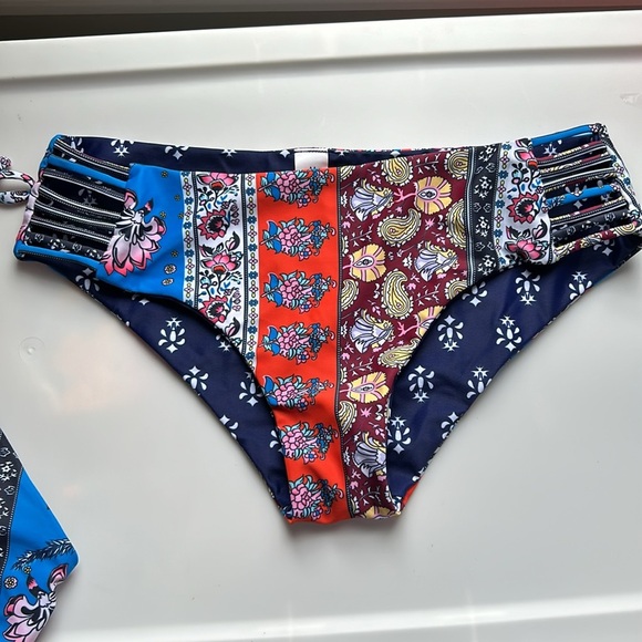 Halter style 2 pc bikini, reversible, women size M. NWOT - Picture 6 of 14